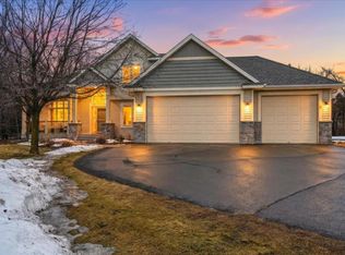 925 Sadies Ln, Hudson, WI 54016