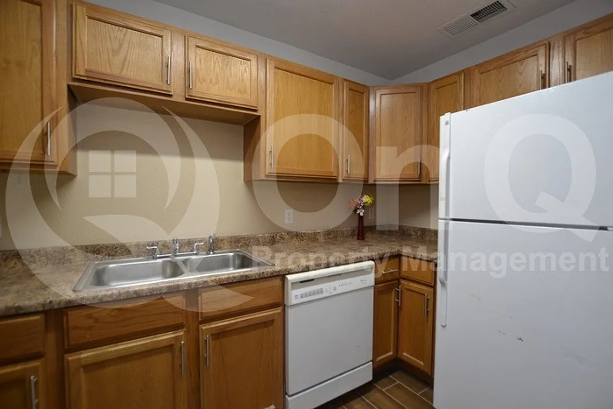 1 bed, 1.0 bath, 555 sqft, $999 — Photo 3
