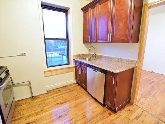 2nd image of 261 14th St #Oh