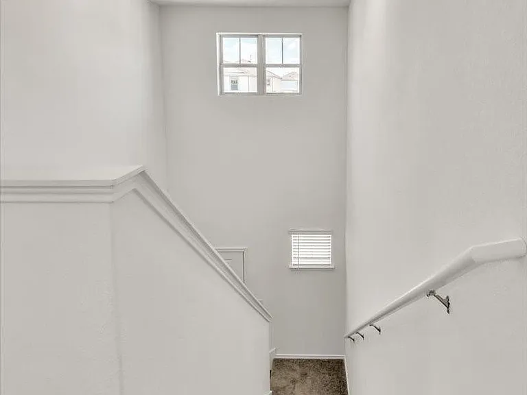 140 Banyon Dr — Photo 6
