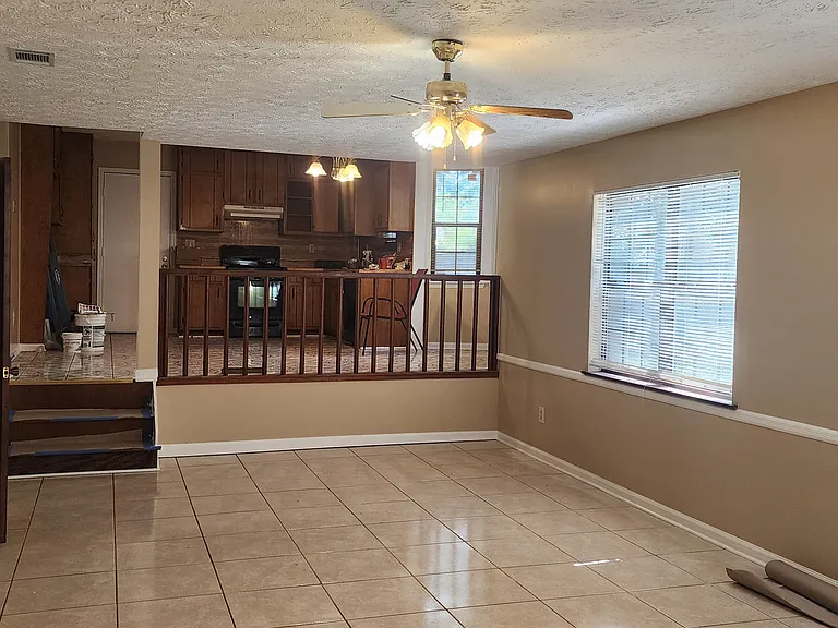 1045 Lombardy Way — Photo 2