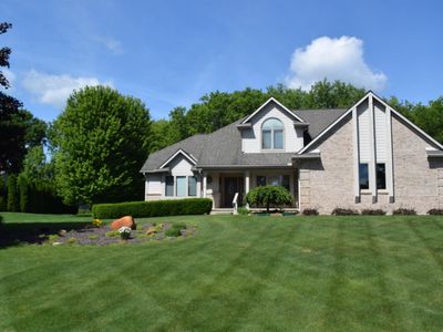 1037 Todd Ct, White Lake, MI, 48383