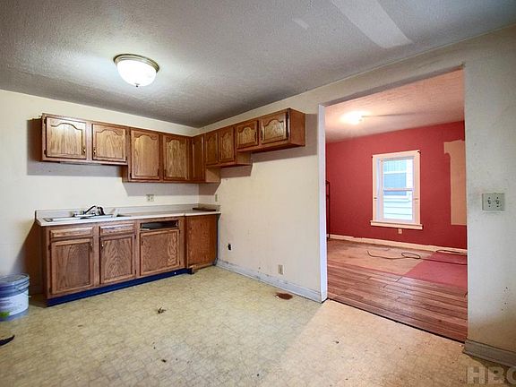 3rd image of 329 N Union St