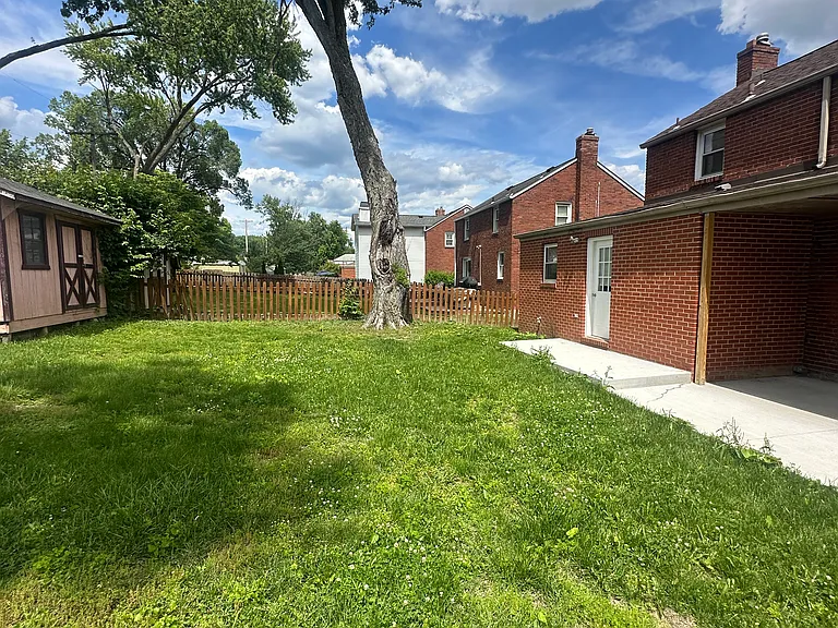 2062 Elmbrook Ln — Photo 4