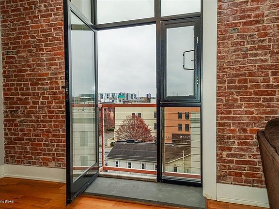 4th image of 415 E Market St Unit 402