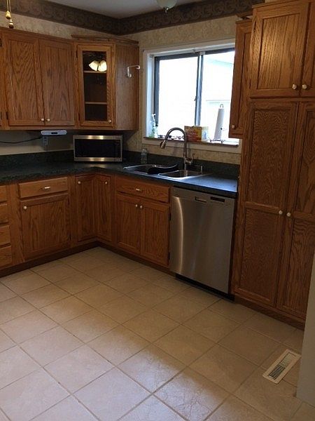 2nd image of 1526 Byron Dr
