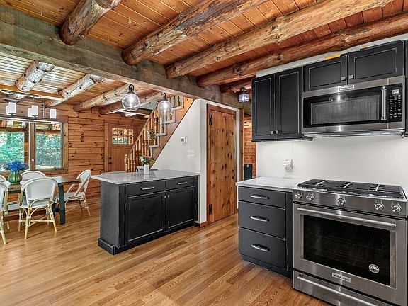 3rd image of 318 Circuit St