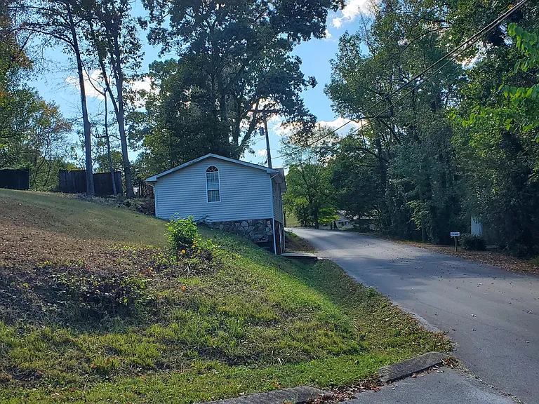 416 Hogan Cir — Photo 2