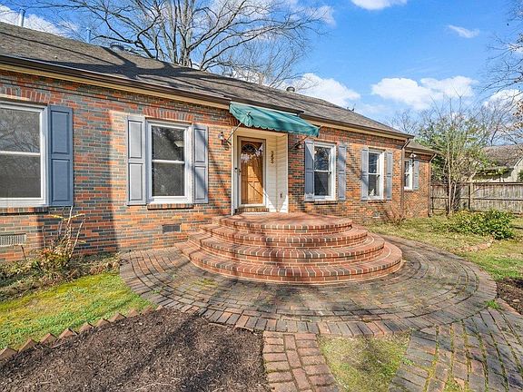 2nd image of 353 Colonial Rd