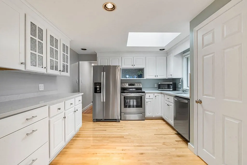 6 bed, 1700 sqft, $5,500 — Photo 2