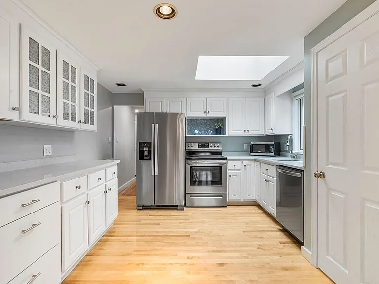 15 Temple Rd — Photo 2