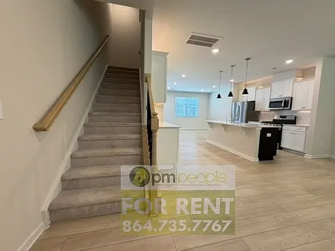 3 bed, 2.5 bath, 1526 sqft, $1,800 — Photo 3
