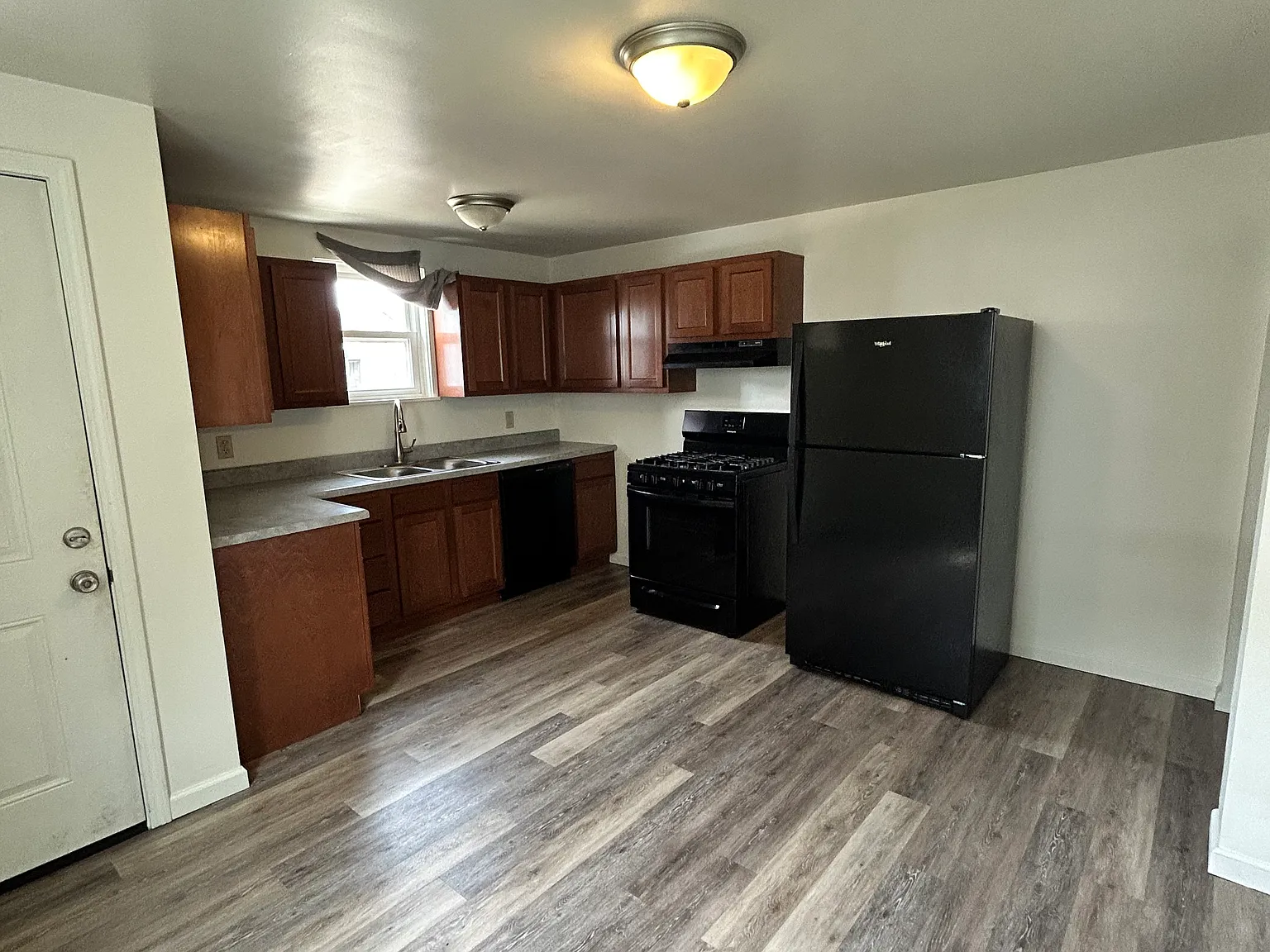 2 bed, $1,296 — Photo 1