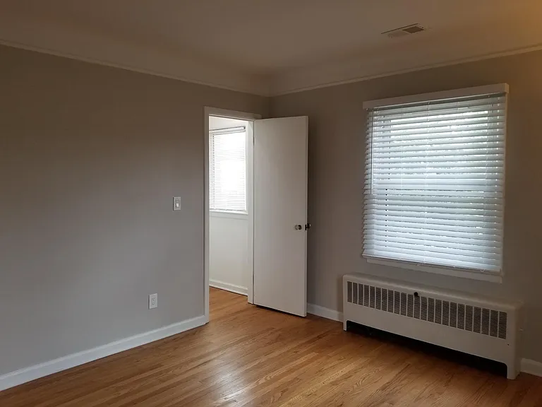 324 E 3rd St #3 — Photo 15