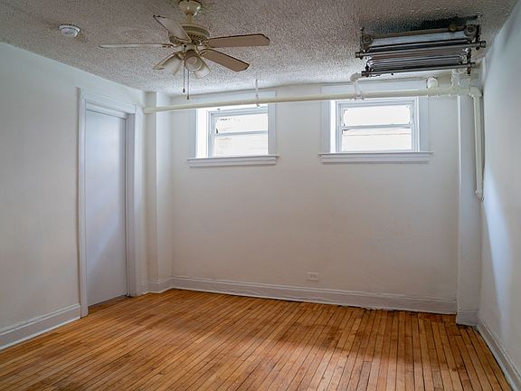 3rd image of 4352 N Winchester Ave Unit G
