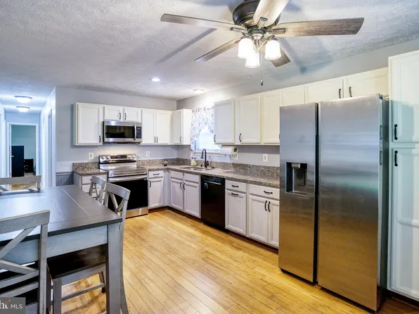 26082 Crescent Ln, Mechanicsville, MD 20659