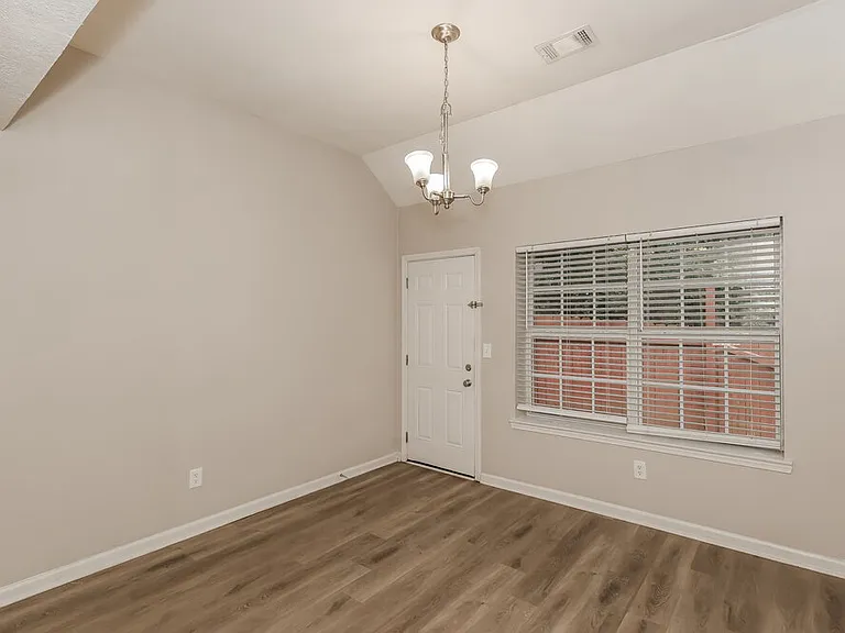 4423 Ravenwood Dr — Photo 8