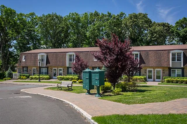 Fairfield Hillside At Coram — Photo 21