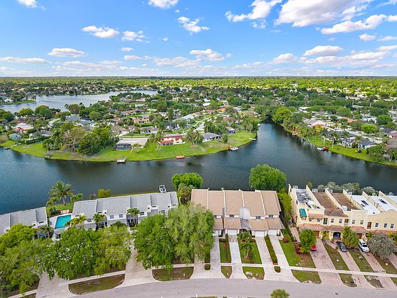 4th image of 12598 Westhampton Circle