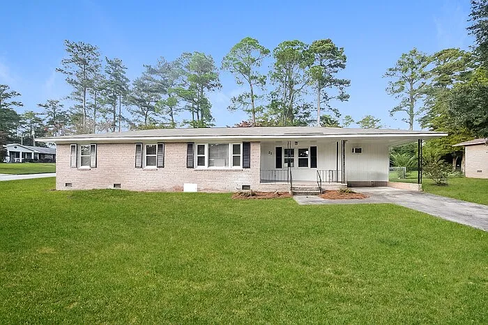 21 Newport Dr — Photo 1