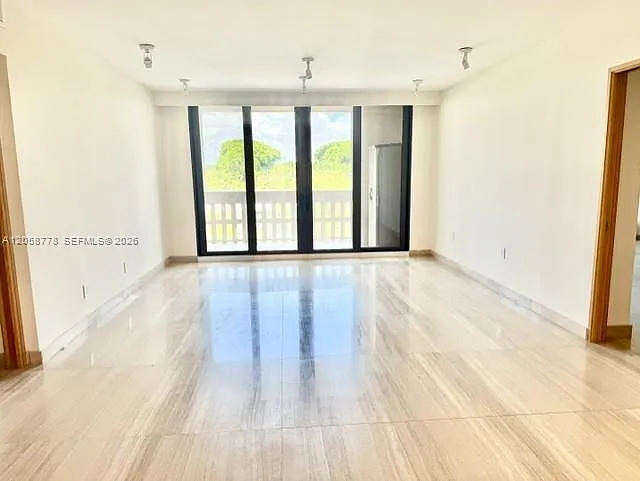 90 Edgewater Dr #515 — Photo 3