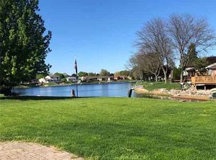 6234 Crescent Way Dr, Troy, MI 48085