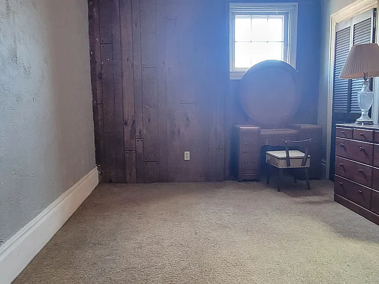 2323 Sarah St — Photo 17