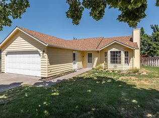 2911 SW Reindeer Ave, Redmond, OR 97756