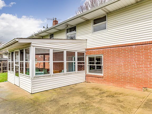 sunroom from walkout bsmt