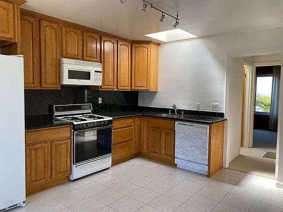 5th image of 2047 32nd Ave