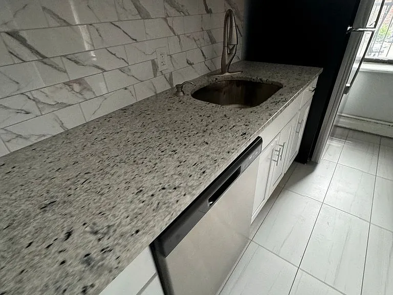 Sevilla Grande - Renovated Units at Journal Square Path — Photo 29