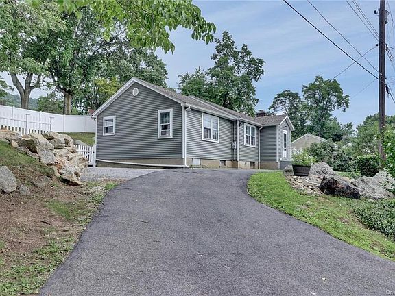 2nd image of 12 Laurel Ln