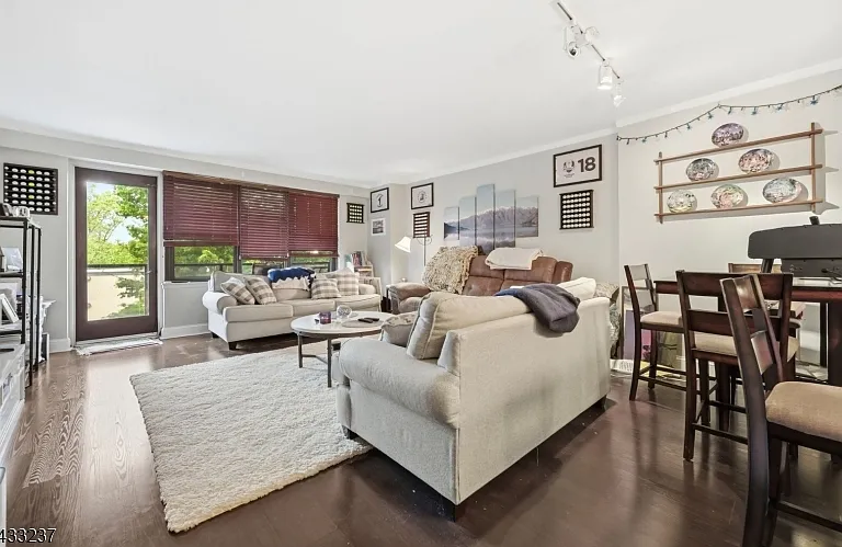 285 Aycrigg Ave #4J — Photo 7