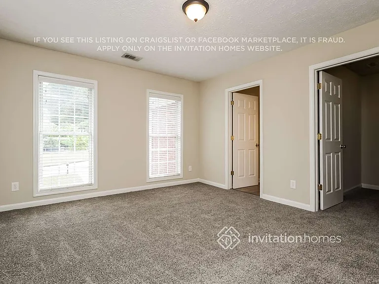 6658 Point Of Woods Dr — Photo 12
