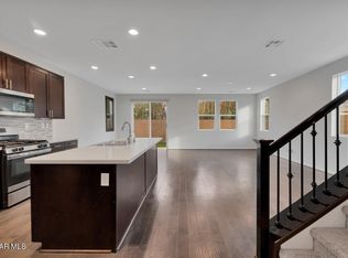 8600 N Rivendell Ct, Winnetka, CA 91306