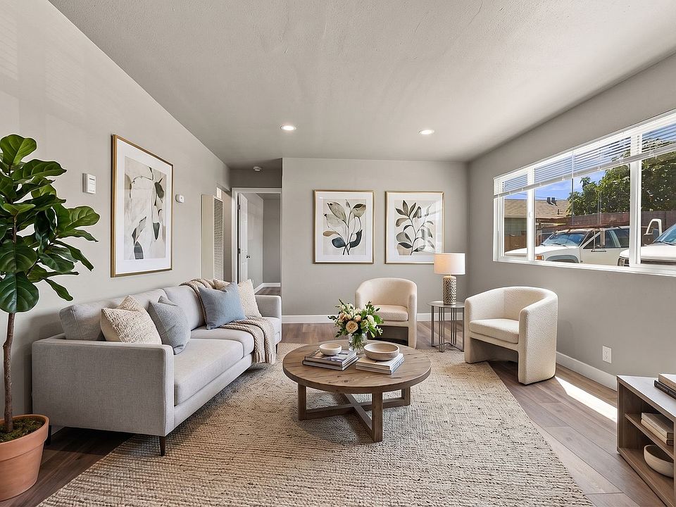 1st image of 821 Blossom Way APT 4