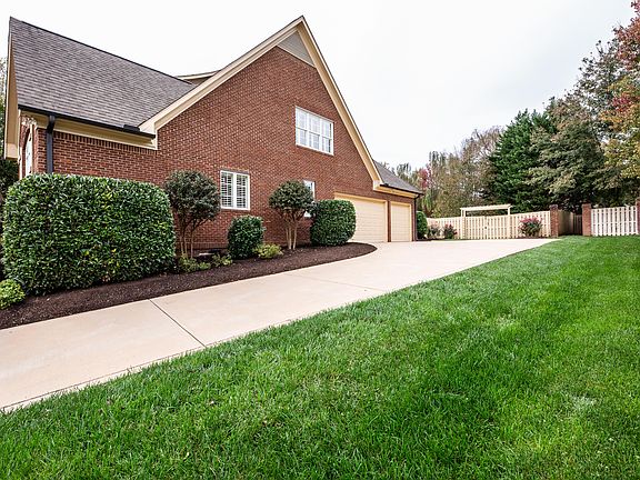 3rd image of 8807 Steeplechase Dr