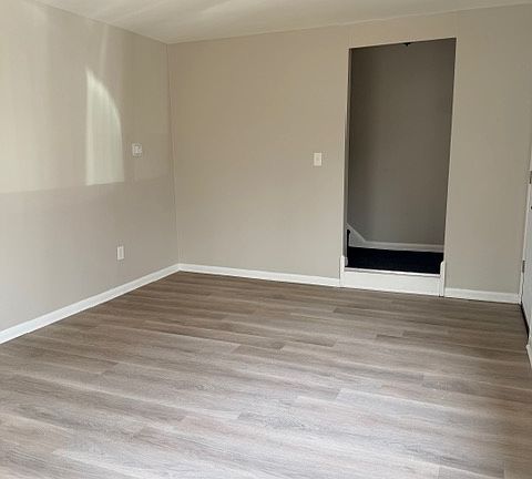 3rd image of 208 Barder Ave #208