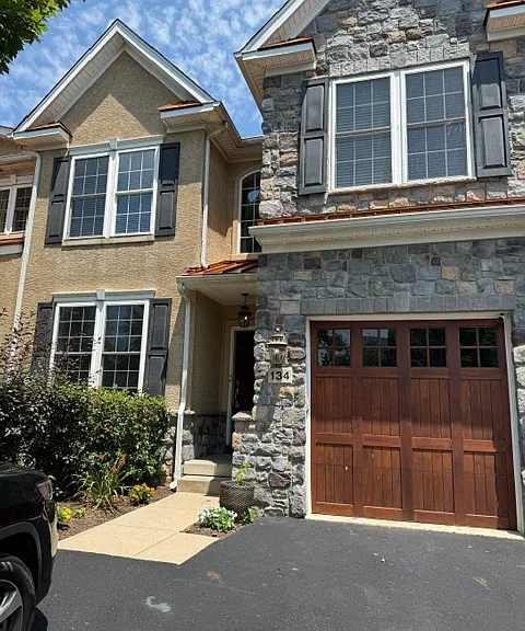 134 Carriage Ct — Photo 1