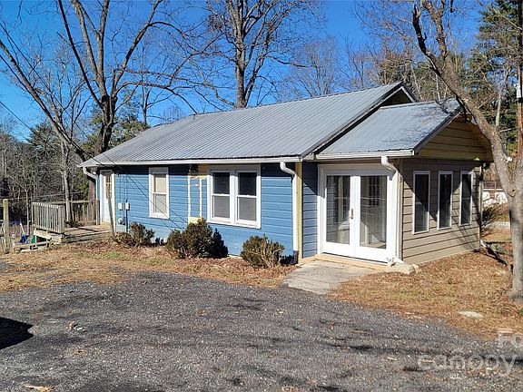 3rd image of 32 Widows Peak Ln