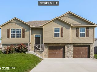 300 192nd St, Smithville, MO 64089