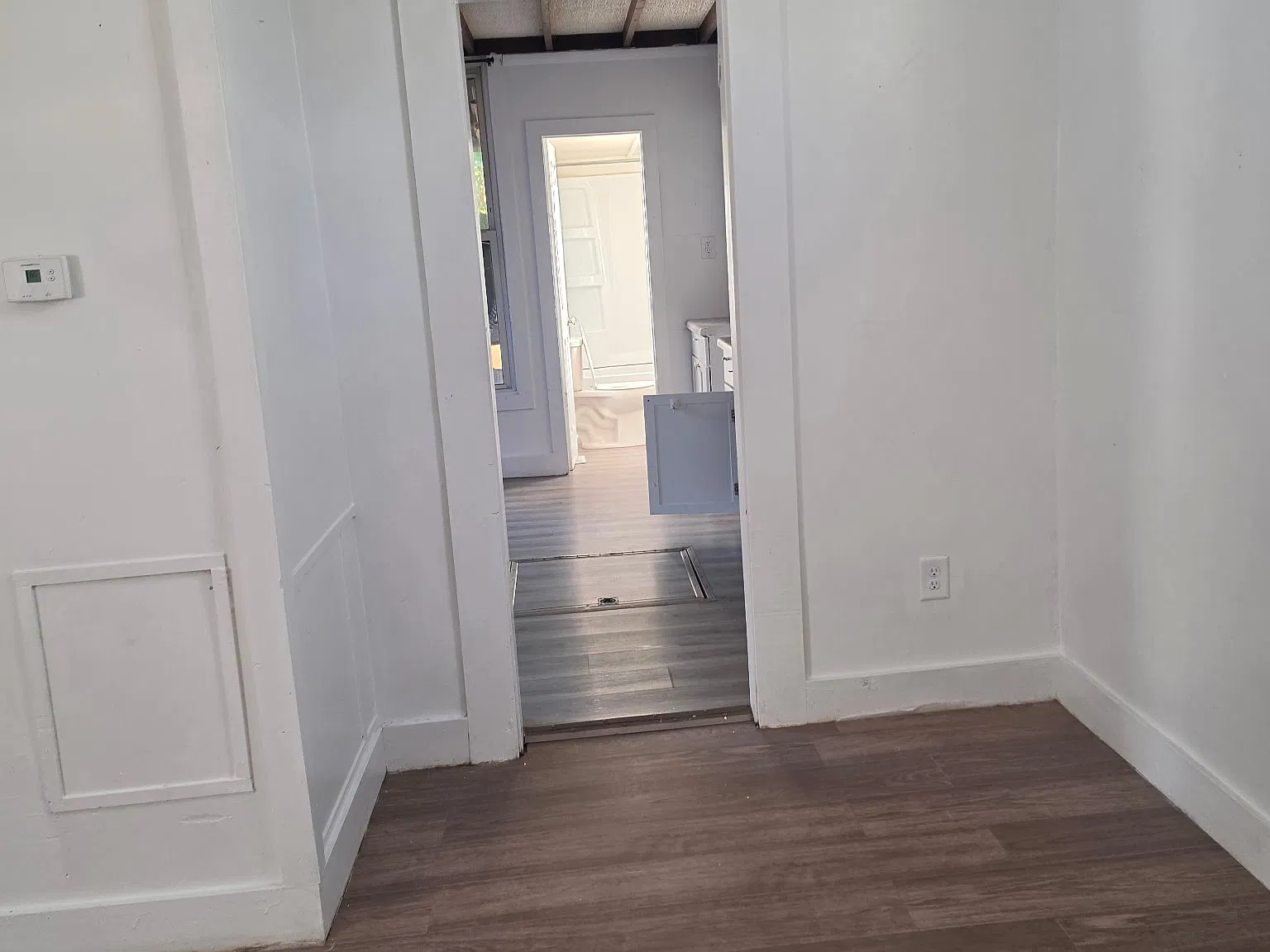 2 bed, 1000 sqft, $745 — Photo 2