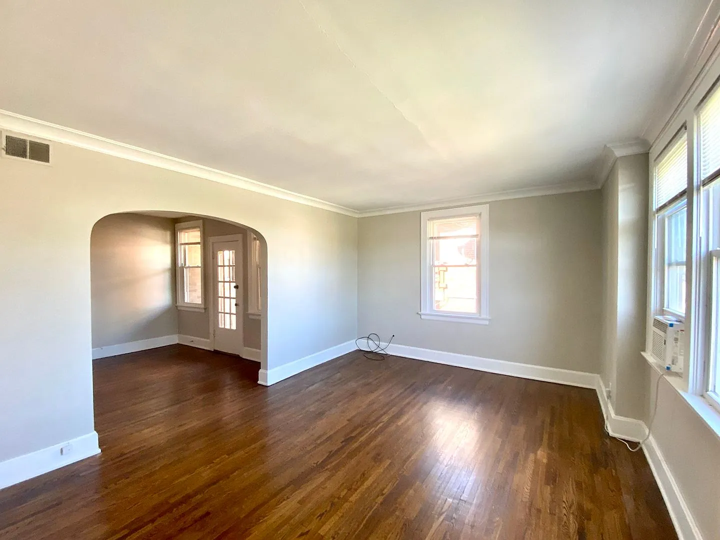 1029 Dana Apts — Photo 4