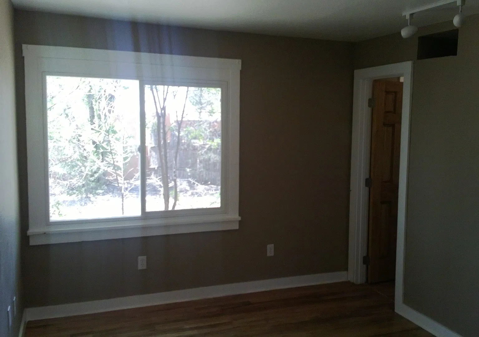 Charming Downtown Home — Photo 4