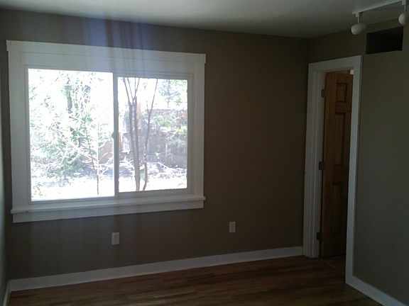 4th image of 421 1/2 E Coronado Rd