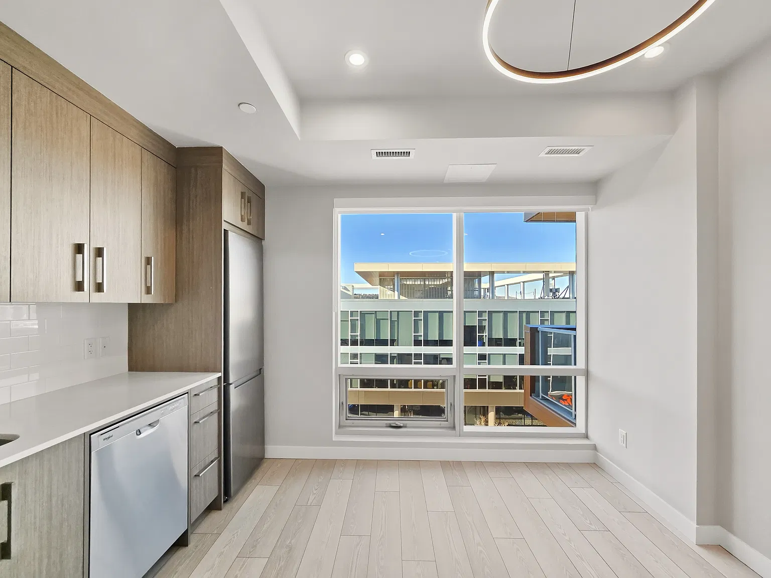 110 18a St NW — Photo 4