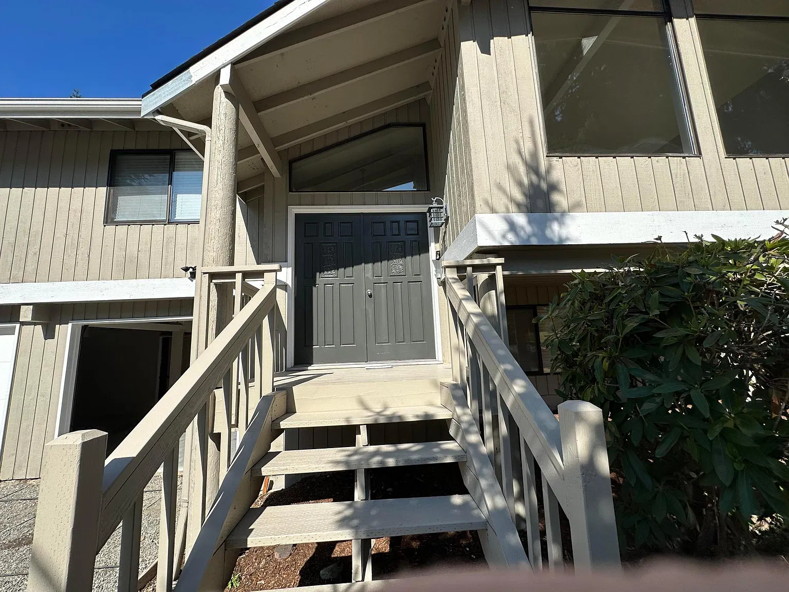 4 bed, 2.5 bath, 3130 sqft, $4,700 — Photo 3