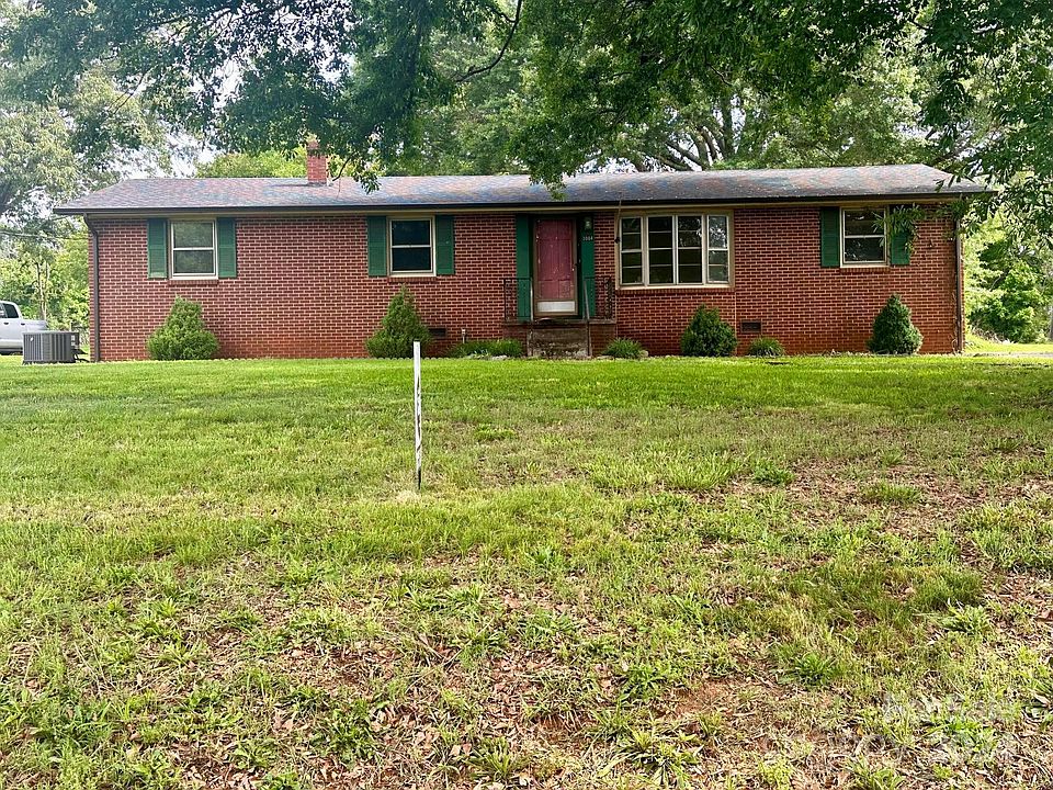 1st image of 3004 Lutz Blvd