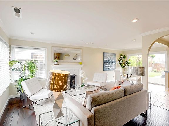3rd image of 214 Verano Dr
