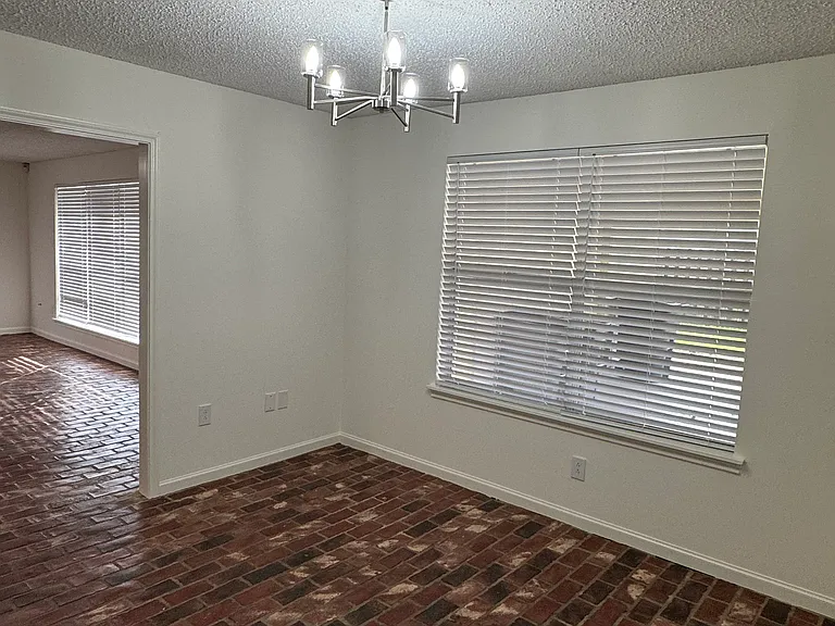 1413 Briarhurst Dr — Photo 11